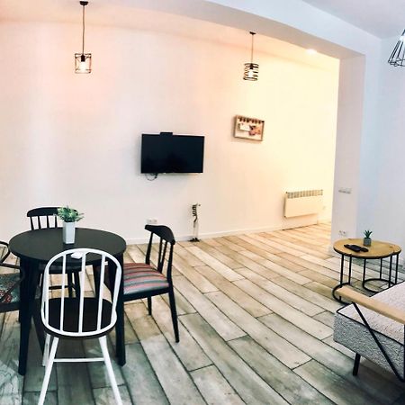 City Center Apartments By Happy Place Tbilisi Exteriör bild