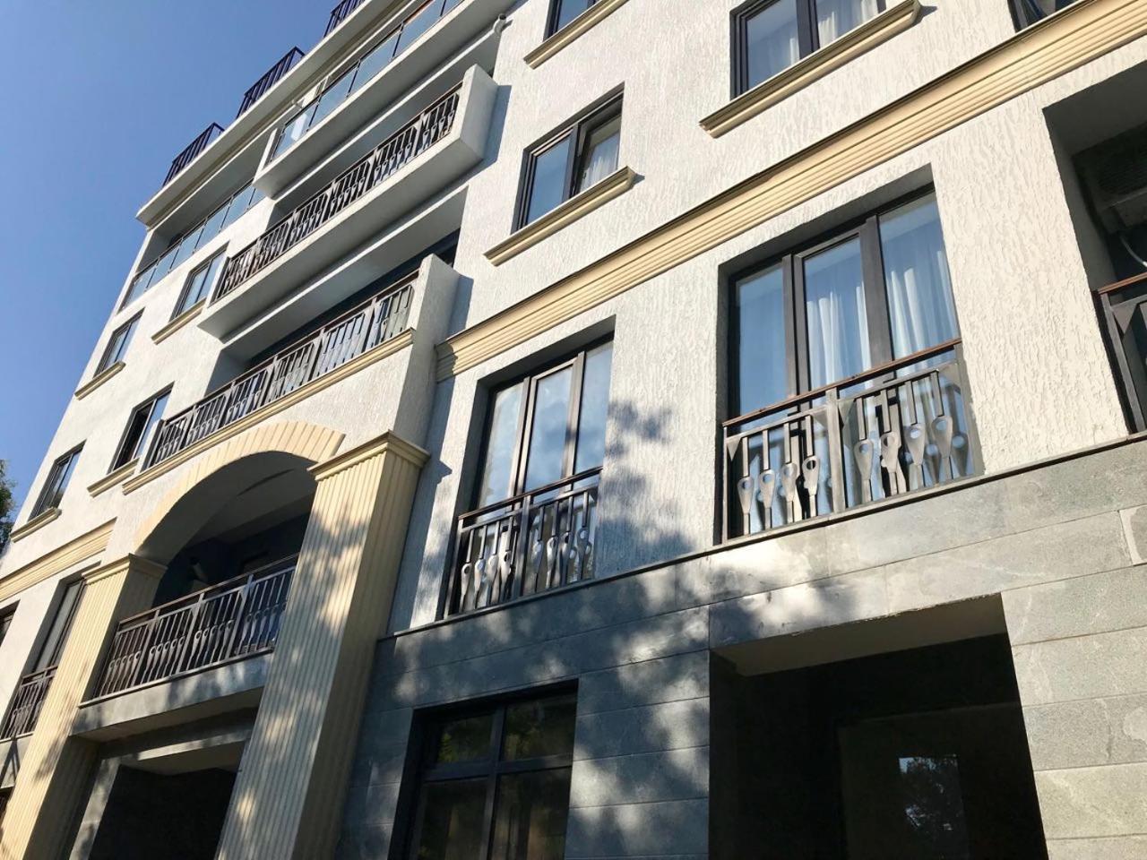 City Center Apartments By Happy Place Tbilisi Exteriör bild